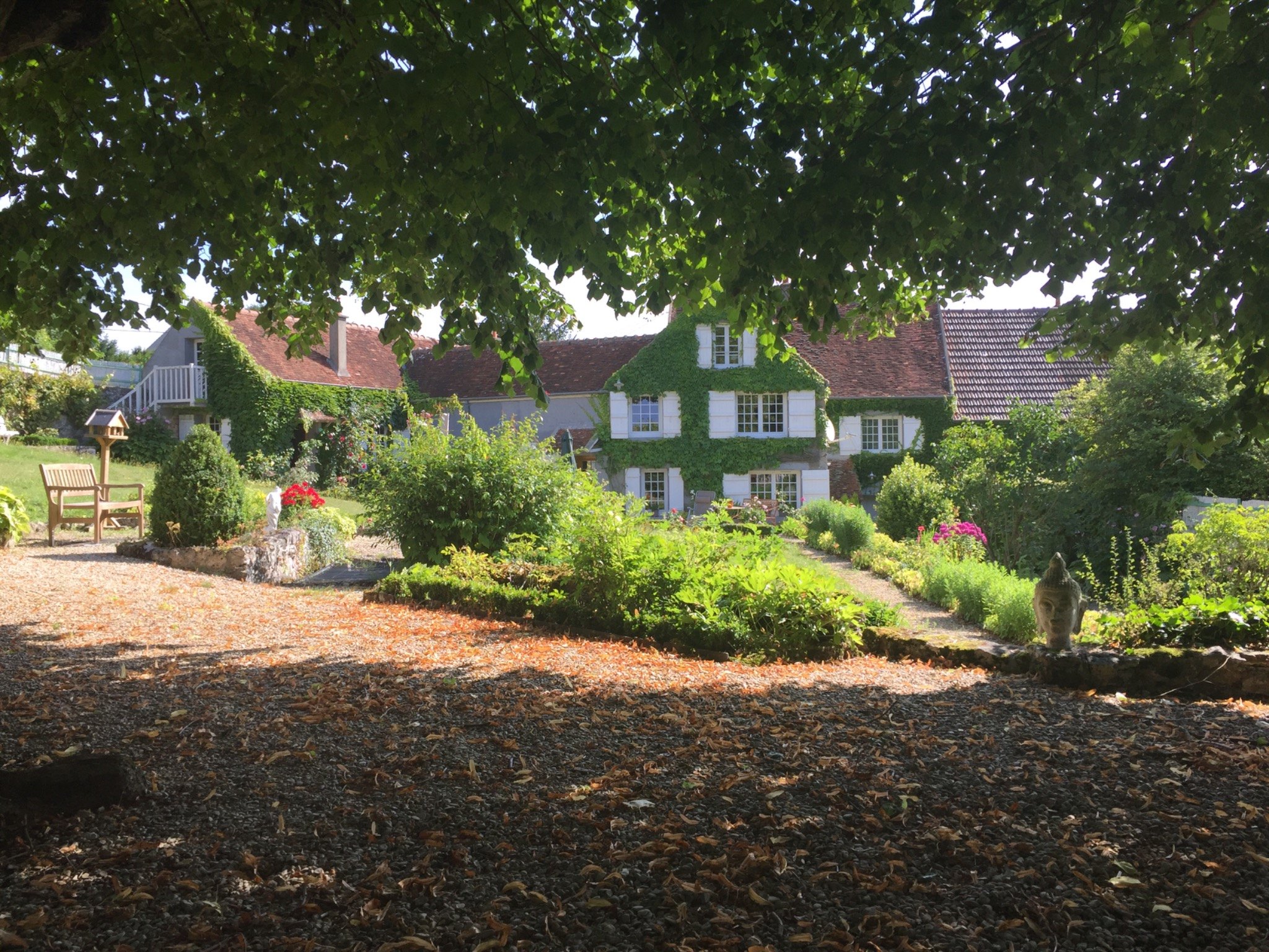 Maison Renoux seen through the garden